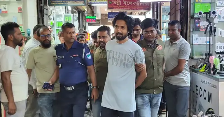 আটক যুবক